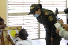 Ni&ntilde;as y ni&ntilde;os de la comuna 15 recibieron donaciones y compartieron una tarde llena de alegr&iacute;a