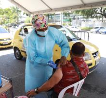 Esta semana contin&uacute;a la jornada especial de vacunaci&oacute;n covid-19 para taxistas y particulares