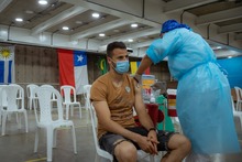 Guillermo De Amores, arquero titular del Deportivo Cali, recibi&oacute; el mi&eacute;rcoles (07.07.2021) la segunda dosis de la vacuna Pfizer contra el covid-19, en el megacentro del estadio ol&iacute;mpico Pascual Guerrero.