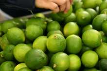 Mercados campesinos en Cali, una opci&oacute;n fresca que apoya la econom&iacute;a local