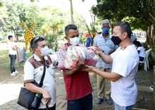 Estamos cumpliendo con la primera entrega de mercados a los carretilleros y herreros de Santiago de Cali