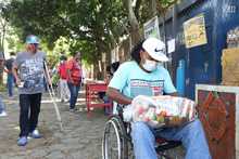 Estamos cumpliendo con la primera entrega de mercados a los carretilleros y herreros de Santiago de Cali