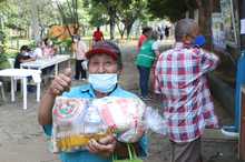 Estamos cumpliendo con la primera entrega de mercados a los carretilleros y herreros de Santiago de Cali