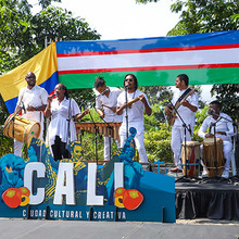 *Cantando a nuestra patria desde La Colina*