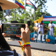 *Cantando a nuestra patria desde La Colina*