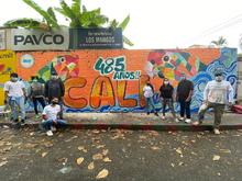J&oacute;venes de la comuna 18 pintaron un regalo para Cali