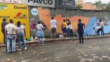 J&oacute;venes de la comuna 18 pintaron un regalo para Cali