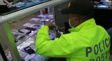 En operativo policial se intervienen establecimientos comercializadores de celulares robados