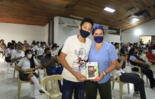 Estudiantes recibieron tabletas digitales para fortalecer su formaci&oacute;n acad&eacute;mica