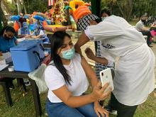 Los j&oacute;venes en Cali dan ejemplo en las jornadas de vacunaci&oacute;n contra covid-19