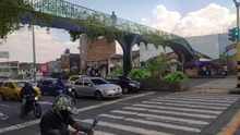 Proyecto &lsquo;Cali ecocrea&rsquo; embellece puente peatonal de la calle 5&ordf;