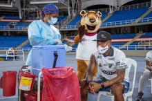 El Am&eacute;rica dio ejemplo de responsabilidad al recibir la vacuna contra la Covid 19