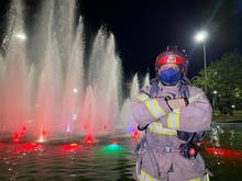 Los colores patrios vuelven a iluminar monumentos y fuentes de la ciudad  