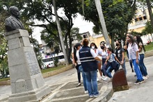 Con un recorrido lleno de historia, cale&ntilde;os y visitantes disfrutaron la &lsquo;Ruta Tur&iacute;stica de la Salsa&rsquo;