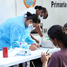Redes de Salud P&uacute;blica apoyan evento masivo con vacunaci&oacute;n y toma de pruebas covid-19