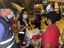 De d&iacute;a y de noche, Alcald&iacute;a de Cali busca a vendedores informales para ser registrados