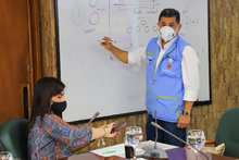 Secretario de Educaci&oacute;n expuso a ministra de Educaci&oacute;n los avances en presencialidad y calidad educativa 