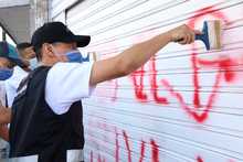 Con Pintat&oacute;n, la Administraci&oacute;n Distrital embellece y reactiva el sector comercial de &ldquo;la Luna&rdquo;