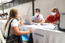 Con masiva participaci&oacute;n, Alcald&iacute;a acerc&oacute; su oferta institucional en Feria de Servicios de la comuna 21