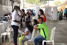 Con masiva participaci&oacute;n, Alcald&iacute;a acerc&oacute; su oferta institucional en Feria de Servicios de la comuna 21