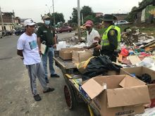 Jornadas educativas sobre manejo de residuos en plazas de mercado de Cali 