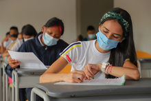 Programa de Biling&uuml;ismo beneficiar&aacute; a 16 mil estudiantes y 300 docentes oficiales