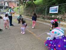 Jugando se aprende con Cari&ntilde;o a la Calle