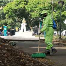 Desde el programa Zonas Te Queremos Cali, el parque Versalles recupera su verdor y tranquilidad