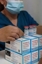 M&aacute;s de 17 mil segundas dosis de Moderna llegaron a Cali para poblaci&oacute;n especial