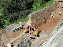 Avanza la construcci&oacute;n de pozos de contenci&oacute;n en la v&iacute;a a El Saladito 