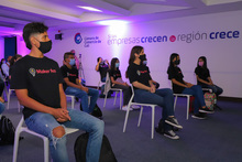 Estudiantes cale&ntilde;os desarrollan soluciones innovadoras para transformar sus entornos escolares