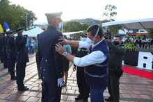 &ldquo;Queremos expresar gratitud a los polic&iacute;as y a sus familias&rdquo;: alcalde Ospina