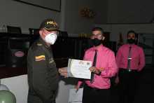 40 taxistas en Cali se grad&uacute;an como promotores de convivencia y seguridad ciudadana