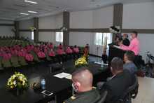 40 taxistas en Cali se grad&uacute;an como promotores de convivencia y seguridad ciudadana