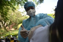 Vacunaci&oacute;n a domicilio lleg&oacute; hasta la comuna 1