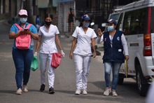 Vacunaci&oacute;n a domicilio lleg&oacute; hasta la comuna 1