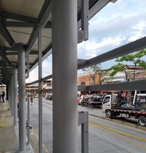 Empez&oacute; el montaje de las estructuras met&aacute;licas en las estaciones del MIO vandalizadas