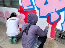 Mediante arte urbano, en la comuna 13 se promueve el f&uacute;tbol en paz