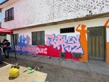 Mediante arte urbano, en la comuna 13 se promueve el f&uacute;tbol en paz