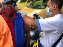 &lsquo;Chiva de vacunaci&oacute;n&rsquo;, nueva estrategia para inmunizar a cale&ntilde;os y cale&ntilde;as contra el covid-19