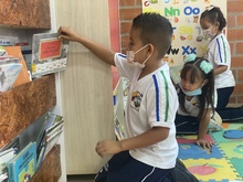 Instituciones Educativas en Cali recibieron material did&aacute;ctico