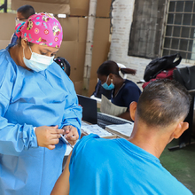 Mediante alianza p&uacute;blico-privada, se vacunaron recicladores de oficio en Cali