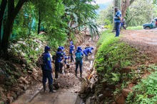 Labores de limpieza a quebradas de la comuna 20 