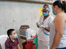 Vacunaci&oacute;n anticovid para ni&ntilde;os se reforzar&aacute; en colegios