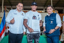 Emotivo homenaje de la Alcald&iacute;a de Cali a &Oacute;scar Rivas, campe&oacute;n mundial de boxeo 