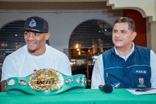 Emotivo homenaje de la Alcald&iacute;a de Cali a &Oacute;scar Rivas, campe&oacute;n mundial de boxeo 