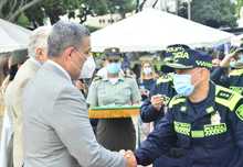 Polic&iacute;a Nacional condecora al Secretario de Seguridad y Justicia de Cali, en el marco de los 130  a&ntilde;os de la instituci&oacute;n 