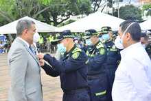 Polic&iacute;a Nacional condecora al Secretario de Seguridad y Justicia de Cali, en el marco de los 130  a&ntilde;os de la instituci&oacute;n 