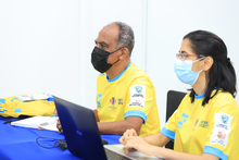 *Voluntarios invitan a los cale&ntilde;os a ponerse la camiseta de los Panamericanos Junior*