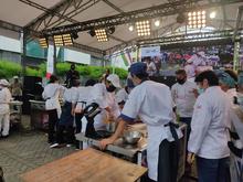 Se descubri&oacute; el &lsquo;Aut&eacute;ntico Sabor Cale&ntilde;o&rsquo; con cocina en el Bulevar del R&iacute;o